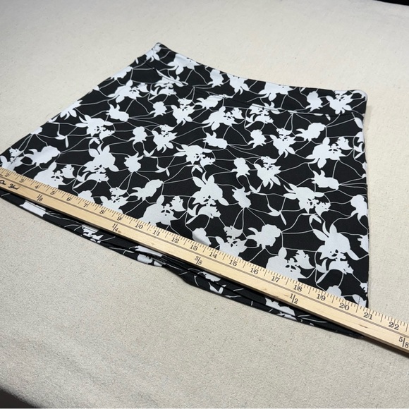 Tranquility by Colorado Clothing Black and White Patterned Mini Skort - Small - Picture 8 of 9